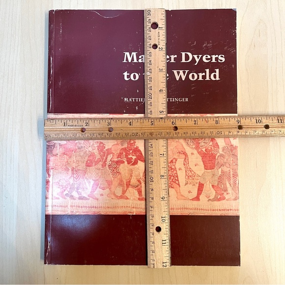 Master Dyers to the World by Mattiebelle Gittinger 208 pages - Picture 12 of 12